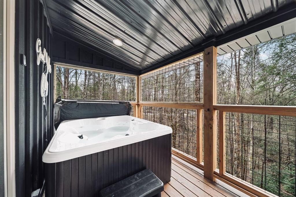 Honeymoon Couples Cabin Secluded, Hot Tub, Views Sevierville Exterior foto